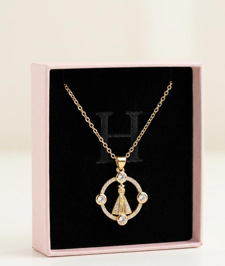 Cadena 45 cm con virgen del Pilar medida  2cm ,acero 316L chapado oro 18k