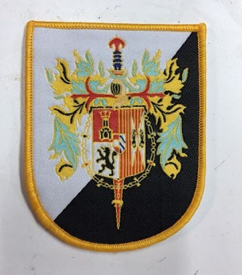 ESCARAPELA BORDADA DON JUAN DE AUSTRIA AÑOS 70. CON TODO LUJO DE DETALLES Y COLORES IGUALES A LA ORIGINAL. MEDIDAS: 9 X 7 CM.